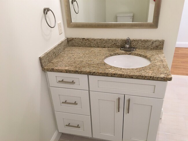 Building Photo - 875 Elm St