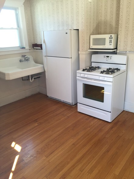 New fridge and stove - 61 Hirschfield Dr