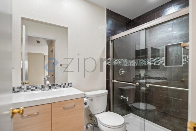 Building Photo - 33739 Slender Ct