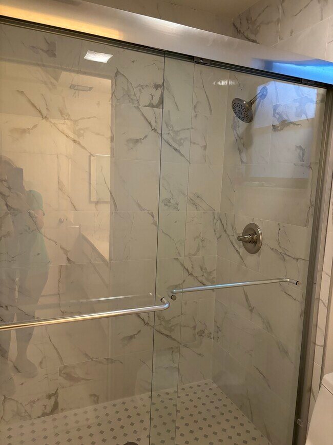 Shower & Bath - 5527 Ashpon Ct