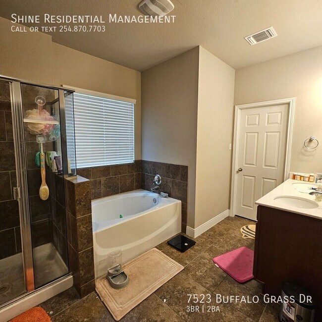 Building Photo - 7523 Buffalo Grass Dr