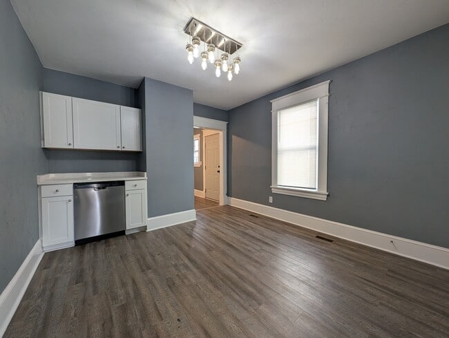 Building Photo - 1017 Ferdinand Ave SW