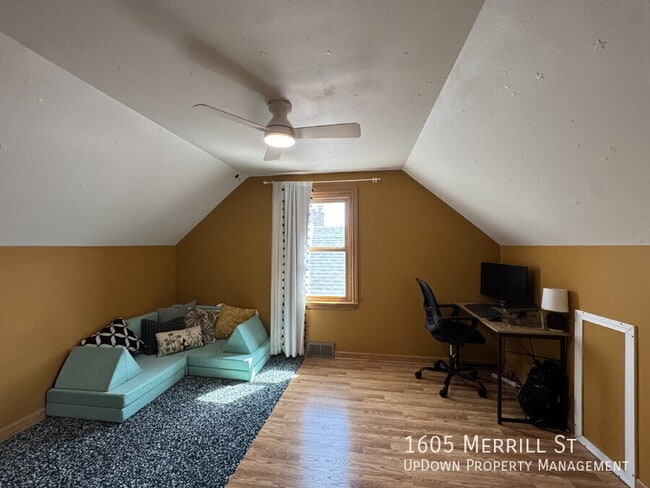 Building Photo - 1605 Merrill St