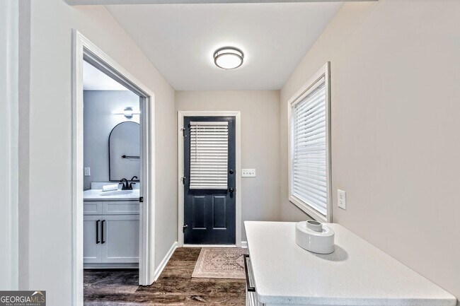 Building Photo - 527 Charing Cross Dr