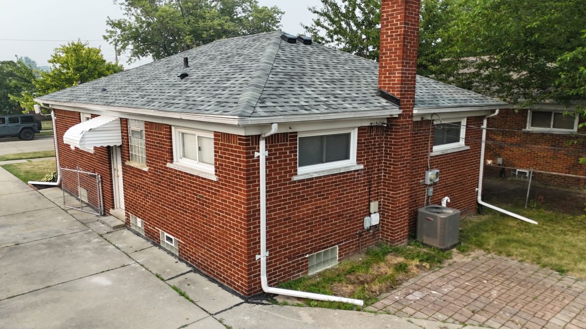 Building Photo - 18536 Holland Ave