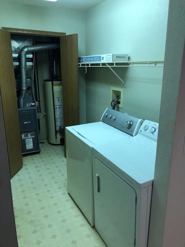 Building Photo - 4809-4811 Geyser Blvd