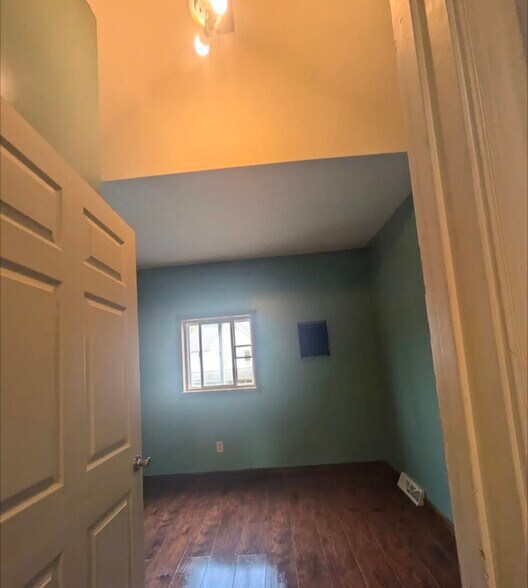 Building Photo - 115 N Ray St