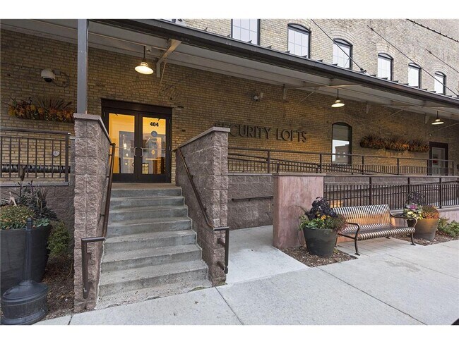 Building Photo - 404 N Washington Ave