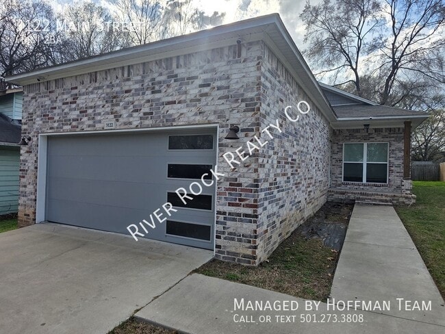 Building Photo - 3122 Main St