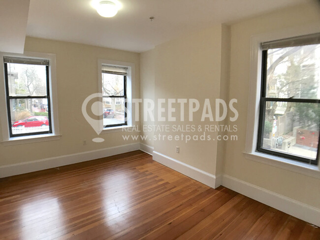 Building Photo - 881 Massachusetts Ave