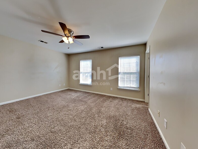 Building Photo - 417 Green Park Ln