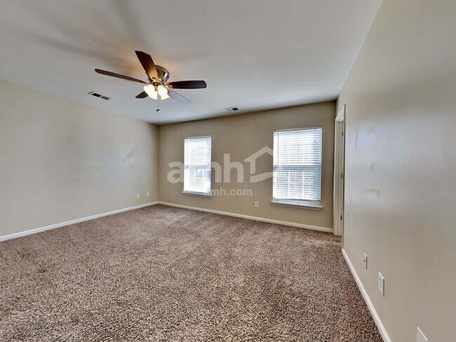 Building Photo - 417 Green Park Ln