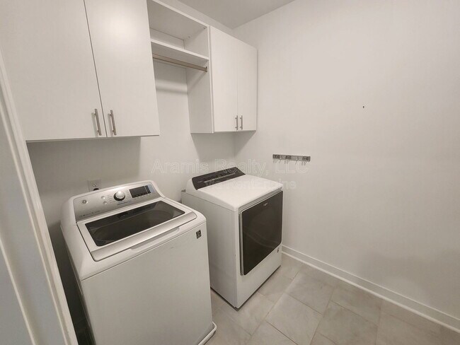 Building Photo - 383 Grant Cir SE