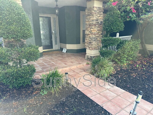 Building Photo - 1617 Nectarine Trail