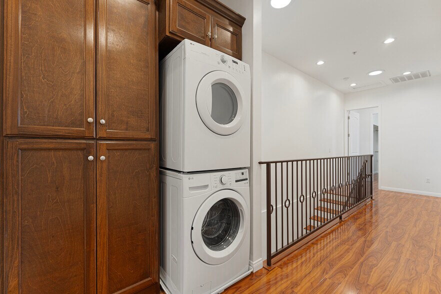 Building Photo - 6069 Horner St