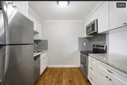 Building Photo - 841 Parker St