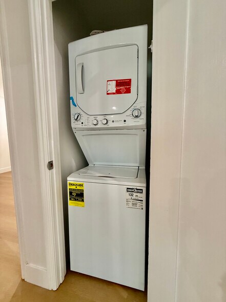 Building Photo - 1221 West Blvd