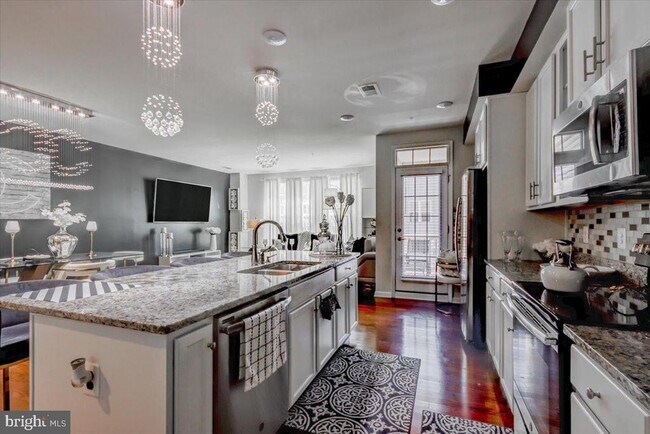 Building Photo - 3550 Briarwood Dr