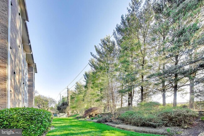 Building Photo - 5707 Brewer House Cir