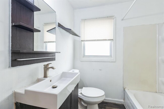 Building Photo - 8211 Artesian St