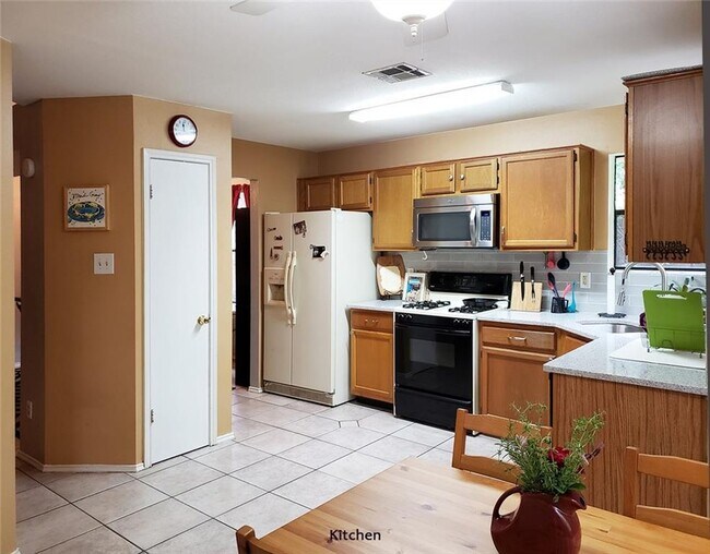 Building Photo - 2110 Nathan Dr