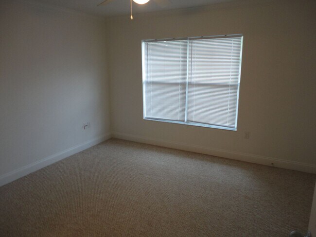 Building Photo - 2636 SW 35th Pl