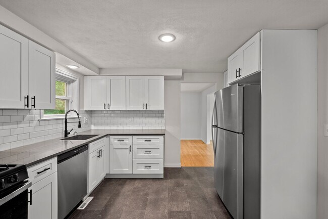 Building Photo - AVAILABLE AUGUST 1ST!! Gorgeous 3 BEDROOM ...