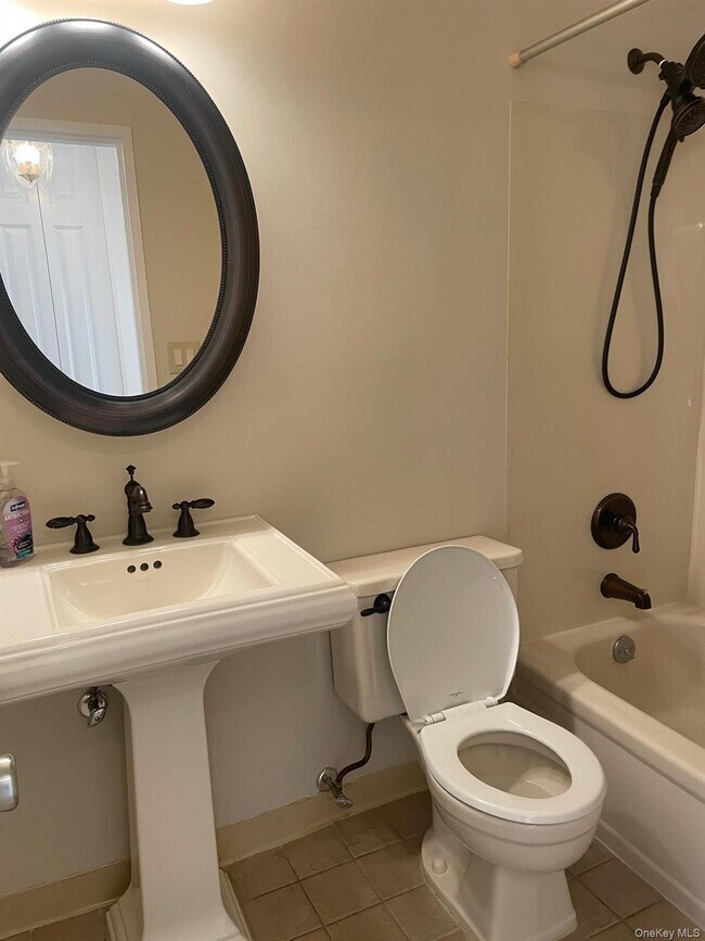 Building Photo - 79 Birchwood Rd