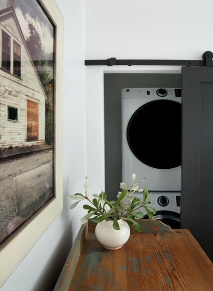 Washer dryer - 2055 Manchester St NE