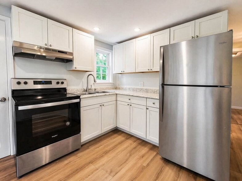 Building Photo - 10 Land of Nod