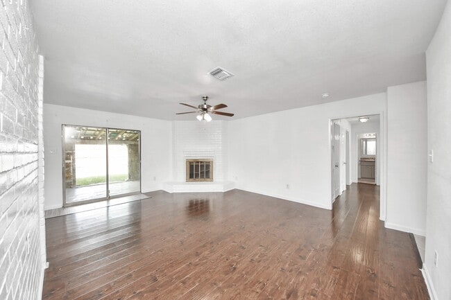 Building Photo - 7410 La Pl Dr