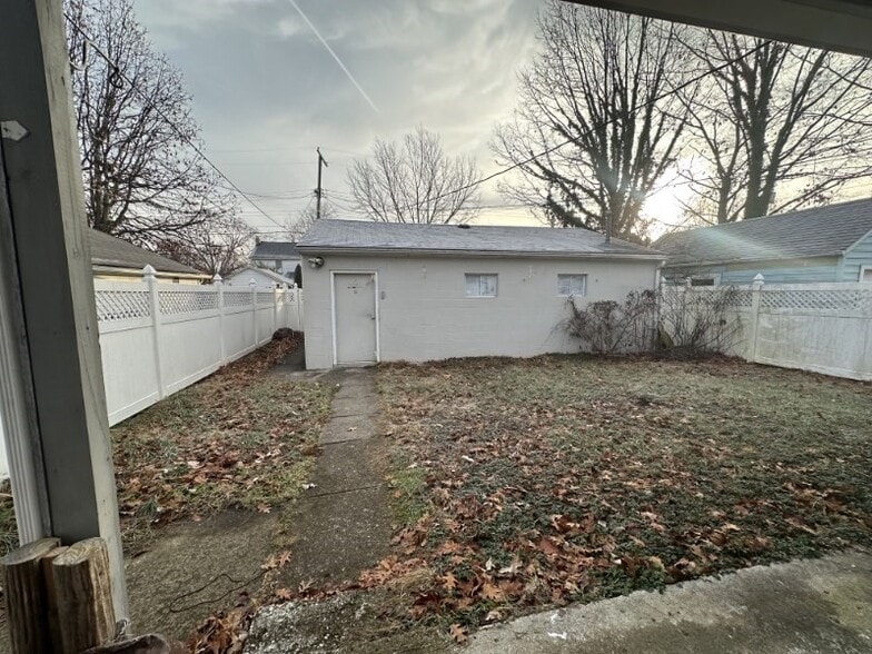 Building Photo - 610 Salisbury Rd