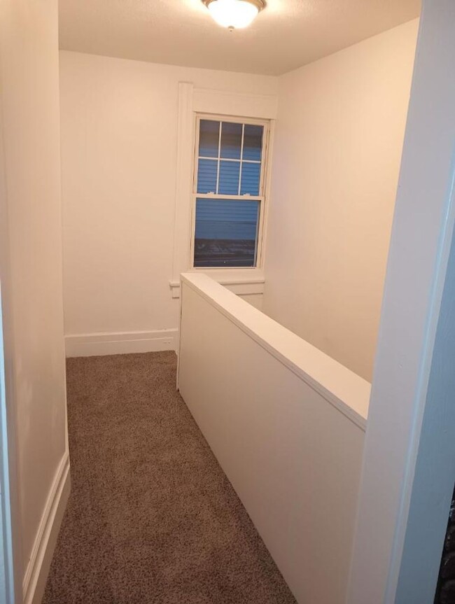 Building Photo - Move-In Ready Within 24 Hours – Spacious 4...