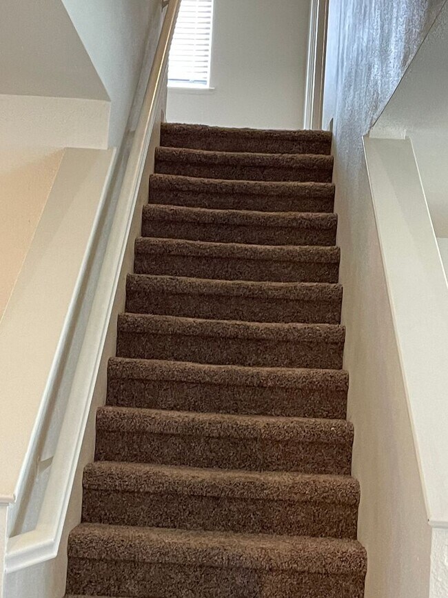 Building Photo - Move-in Ready!