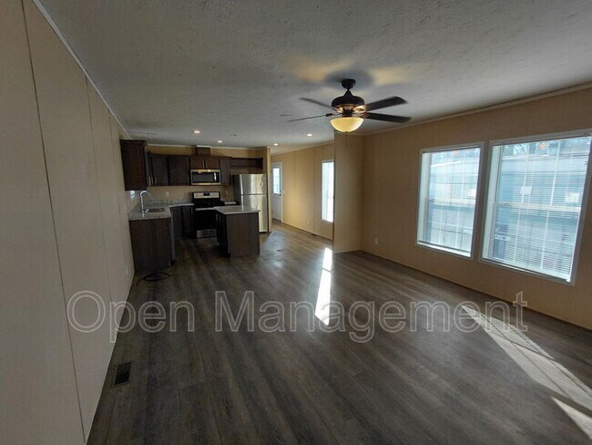 Building Photo - 301 Mantle Ave