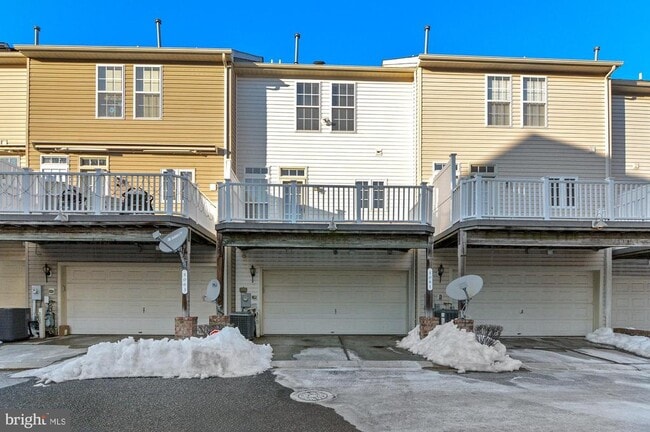 Building Photo - 5061 Cameo Terrace