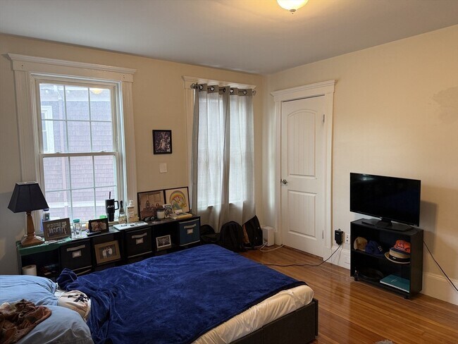 Building Photo - 607 Fellsway