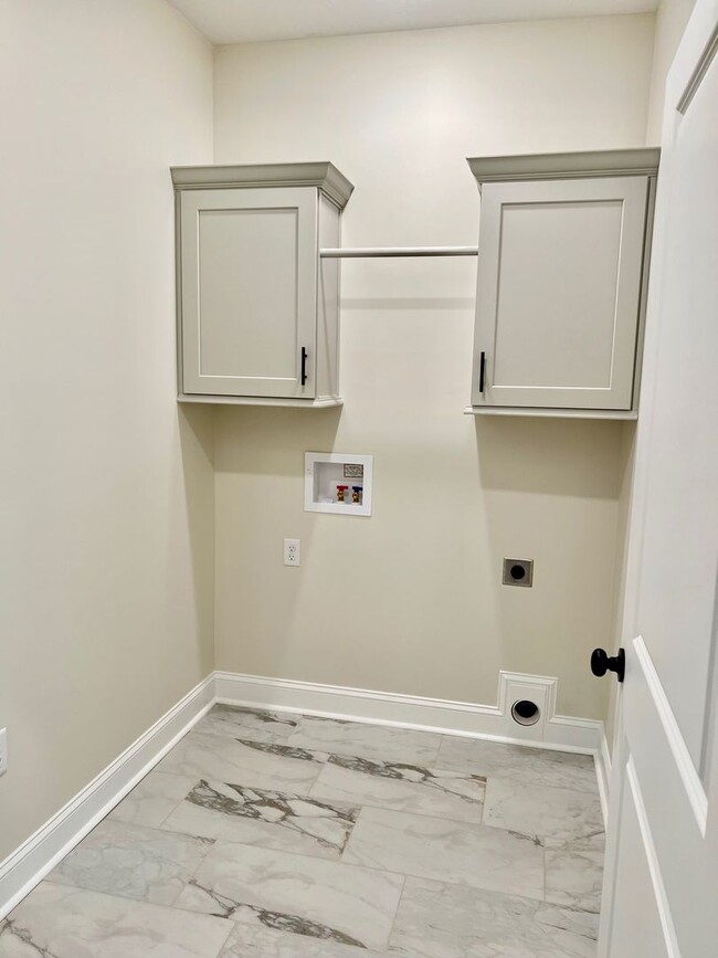 Building Photo - FOR Rent – 3 Bedroom, 2 Bath!