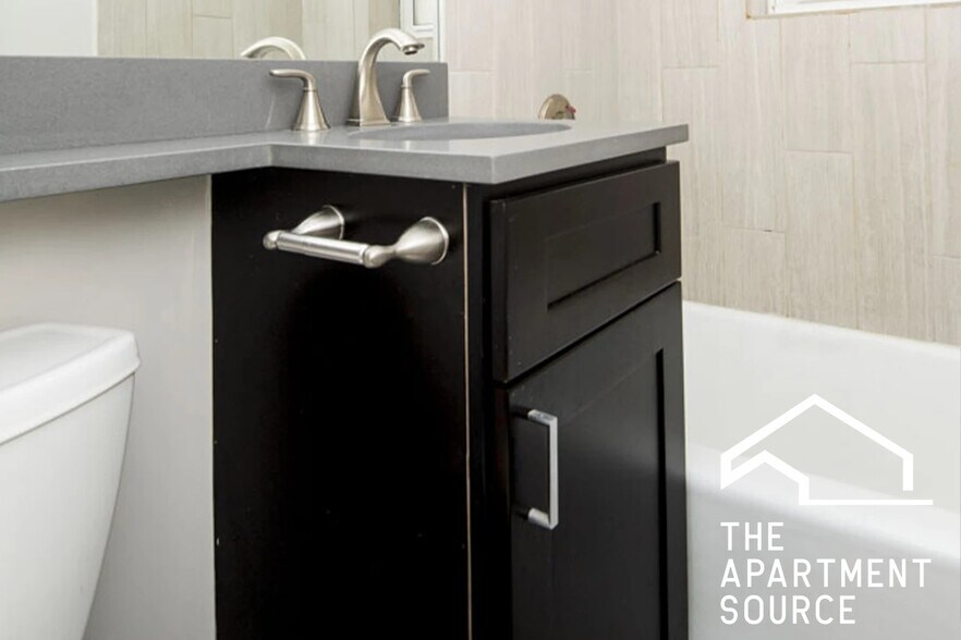 Building Photo - 511 W Belmont Ave