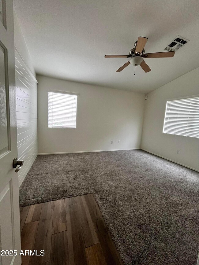 Building Photo - 2877 E Terrace Ave