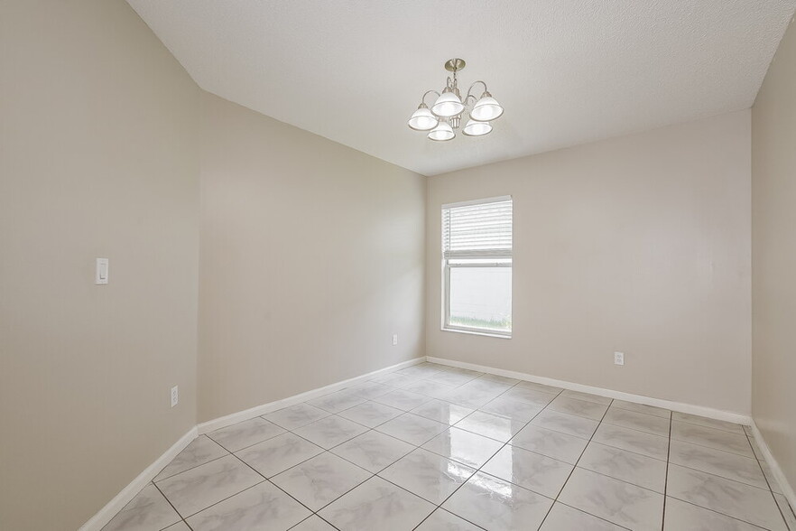 Building Photo - 9710 Red Clover Ave