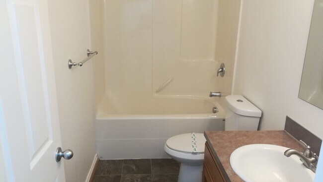 Building Photo - 044-4463-4465 Blueberry Duplex, Salem
