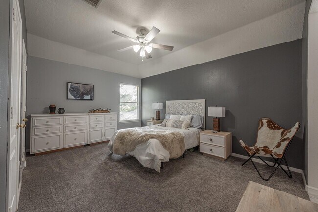 Building Photo - 1310 Big Pines