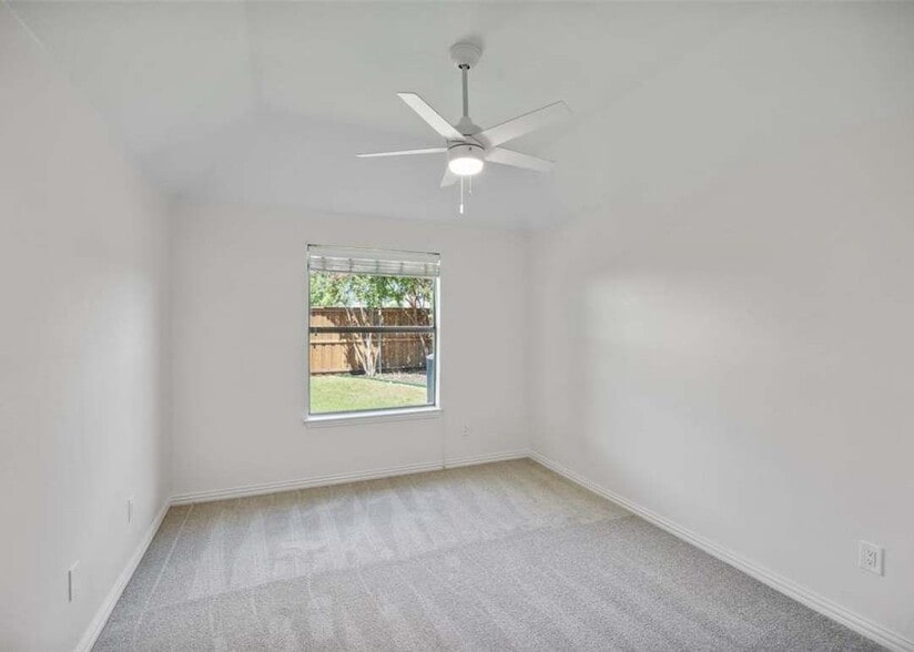 Building Photo - 9420 Caliente Dr