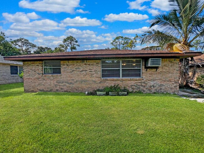 Building Photo - 27915 Washington St