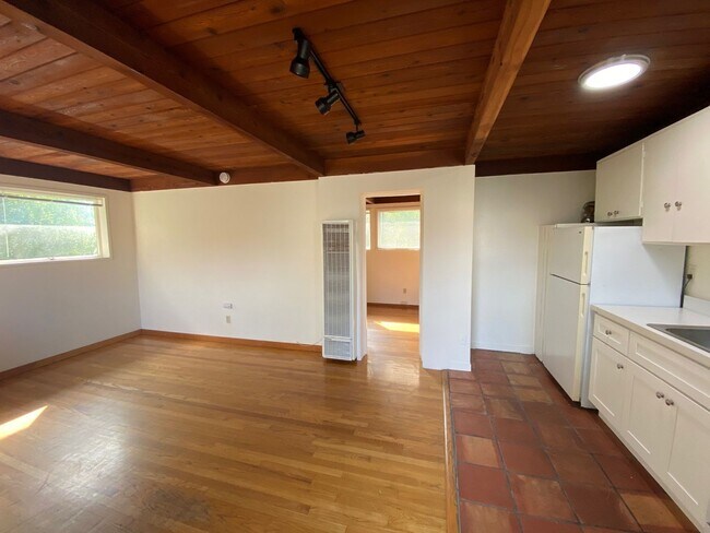 Building Photo - Top-Floor 1BD/1BA Apartment with Wood Ceilings, Garden Setting, and Easy North Berkeley BART Access