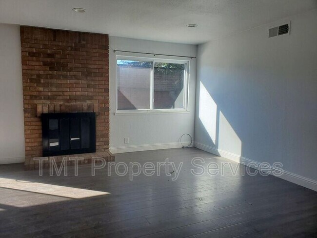 Building Photo - 9002 Salmon Falls Dr