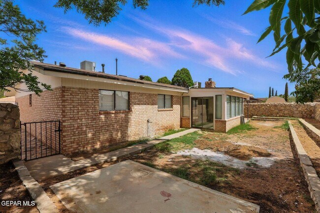 Building Photo - 11273 Ivanhoe Dr