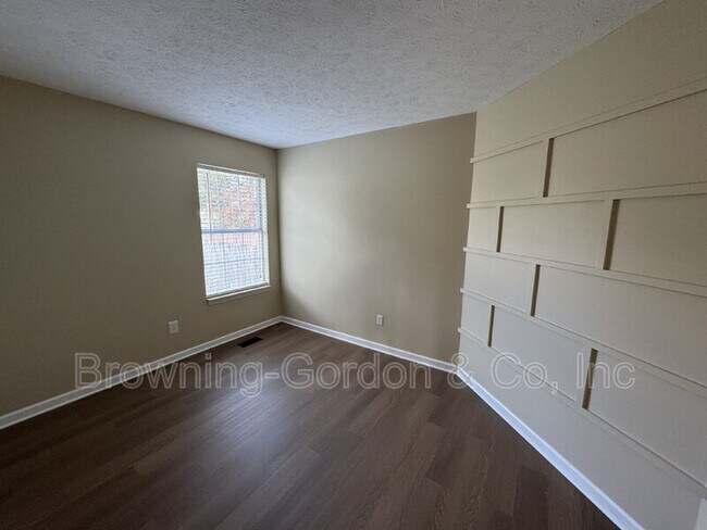 Building Photo - 1111 Cedarhill Ct