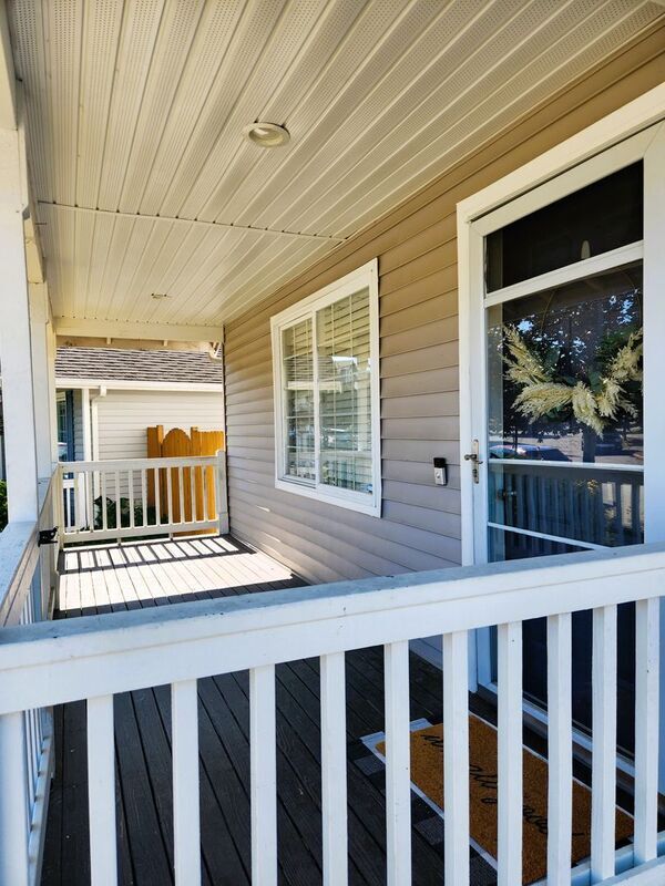 Building Photo - 19420 Valley View Dr